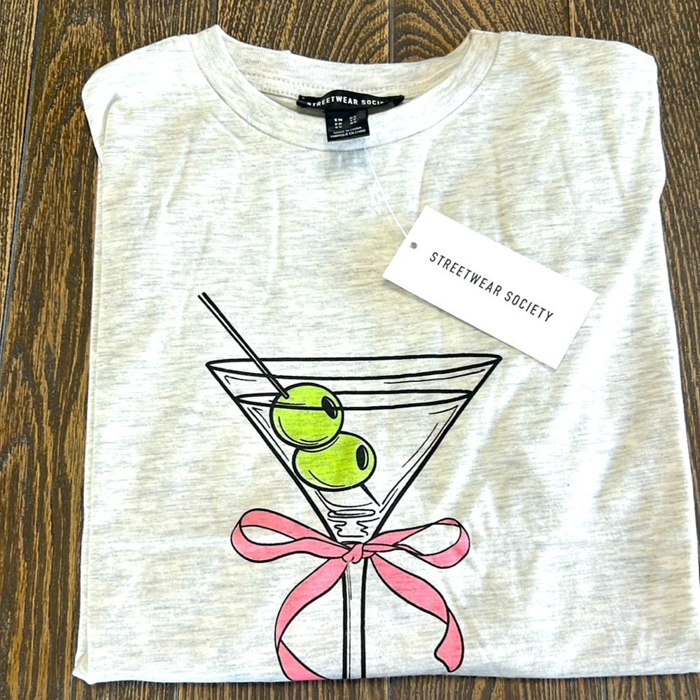Street Wear Society woman’s tee martini glass with bow new with tags gray